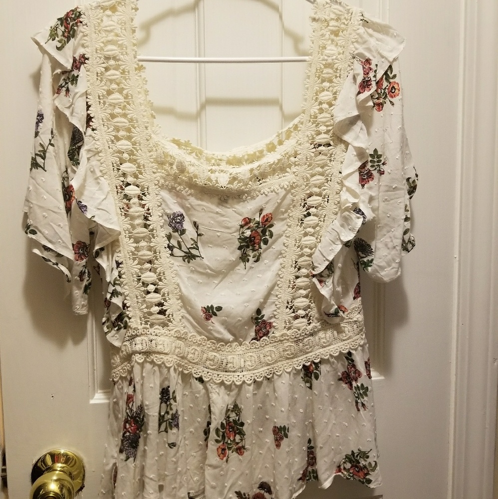 Anthropologie Lace Floral Flutter Sleeve Top